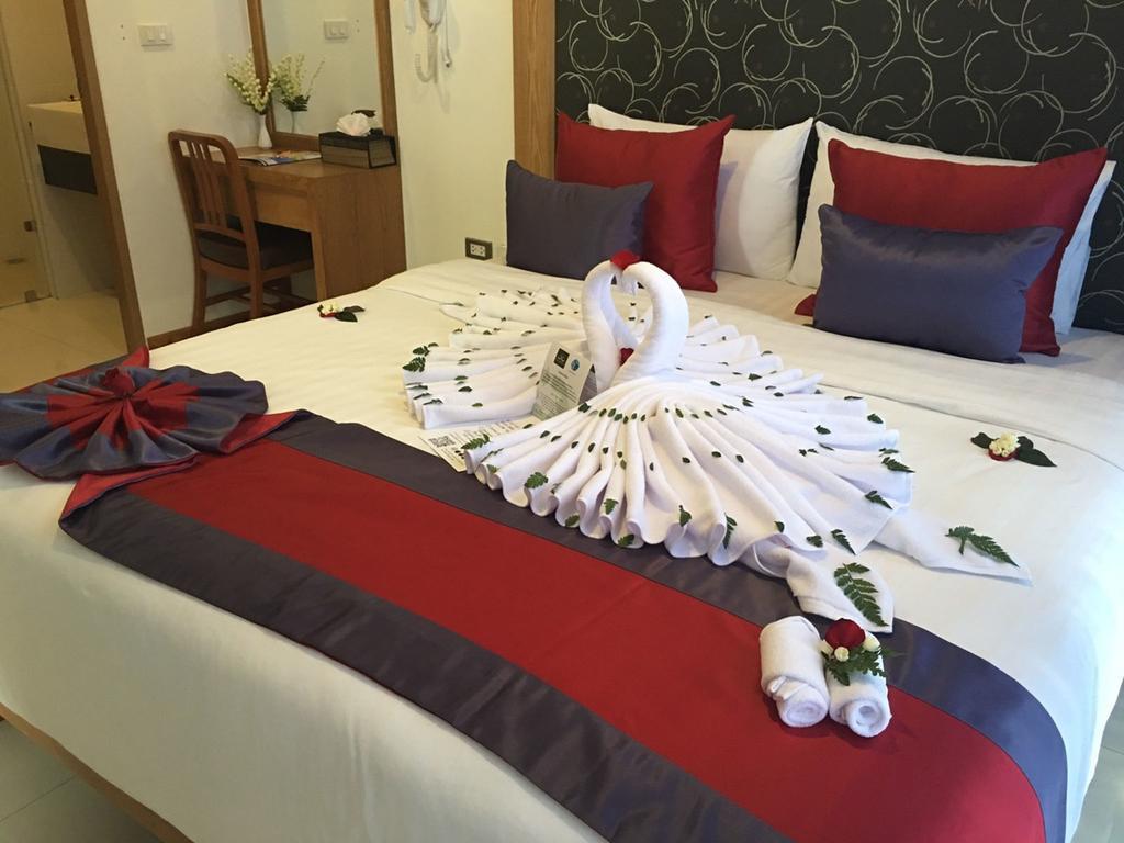 Grand Nai Harn Suites Rawai Eksteriør bilde